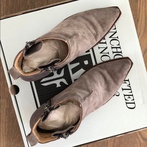 Frye Sacha Moto Bootie Gray suede Sz 8.5